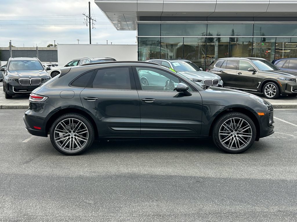 Used 2025 Porsche Macan AWD/4WD image 6
