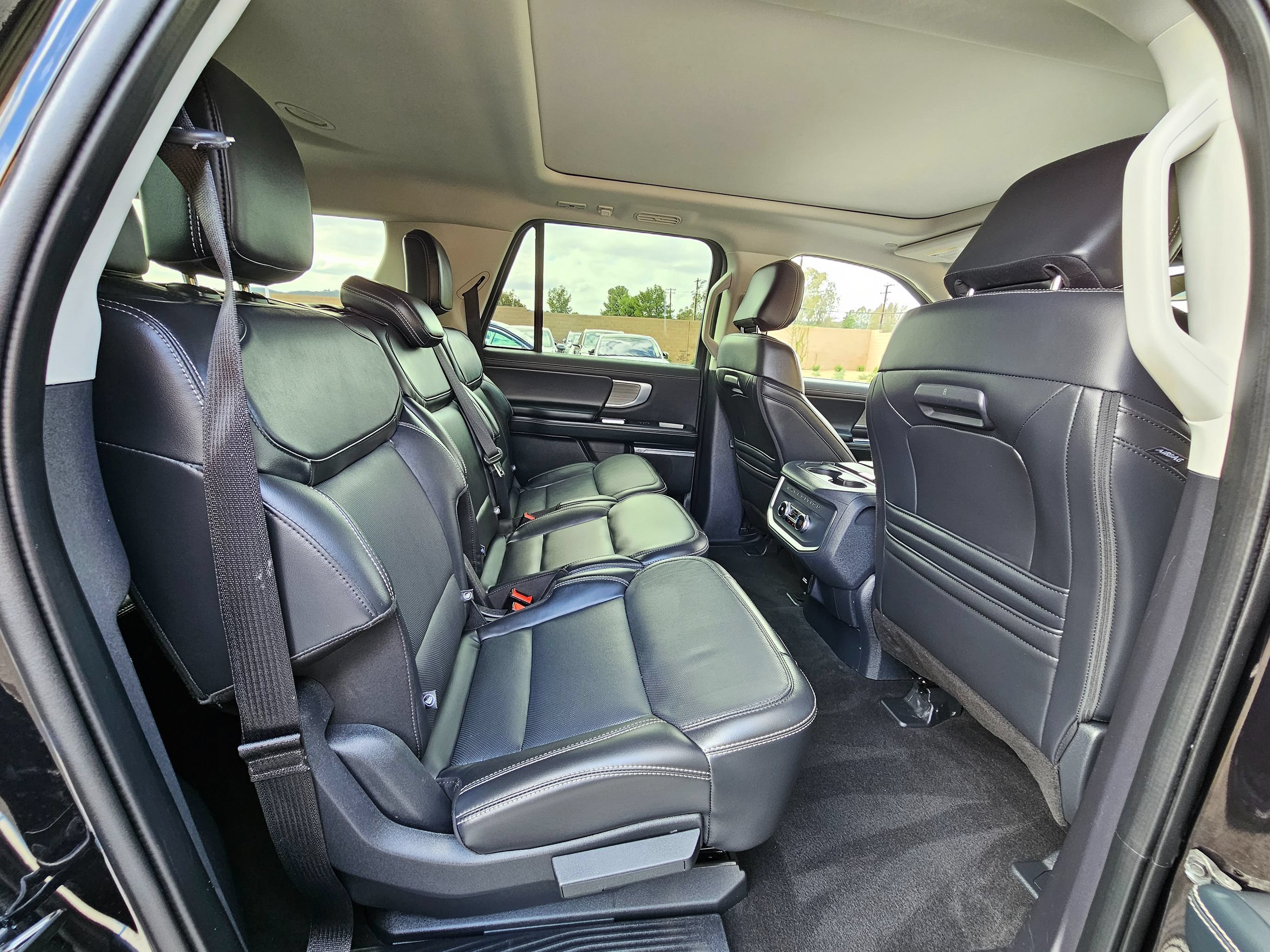 Used 2025 Ford Expedition Max Platinum AWD/4WD image 40
