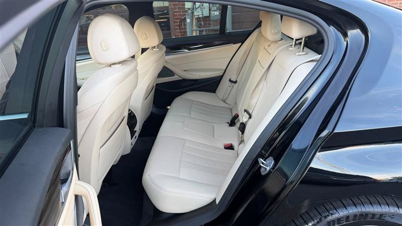 Used 2021 BMW 530i xDrive w/ Premium Package AWD/4WD image 19
