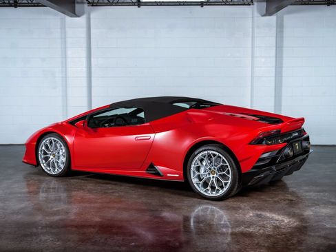 Used 2024 Lamborghini Huracan EVO AWD/4WD image 11
