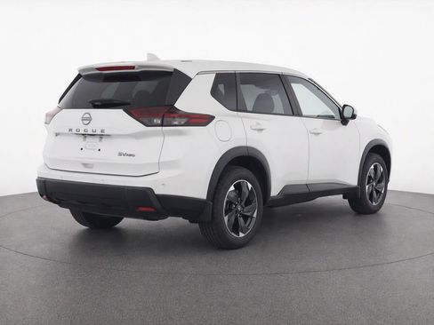 Used 2024 Nissan Rogue SV AWD/4WD image 5