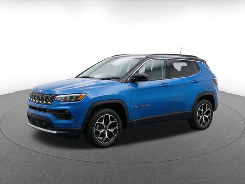Used 2025 Jeep Compass Limited AWD/4WD image 4