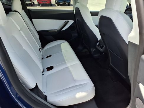Used 2022 Tesla Model Y Performance AWD/4WD image 16