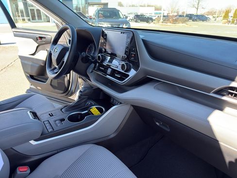 Used 2022 Toyota Highlander L image 34