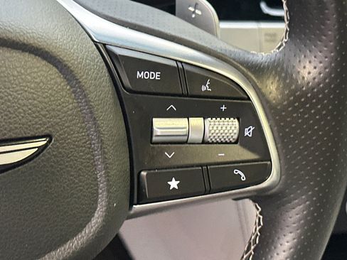 Used 2025 Genesis G70 2.5T image 25