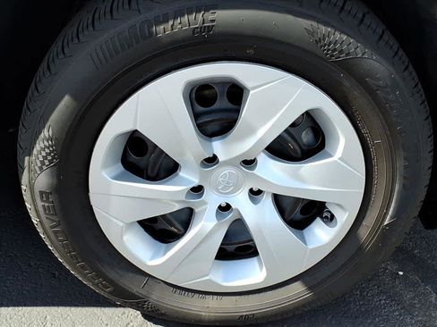 Used 2022 Toyota RAV4 LE image 10