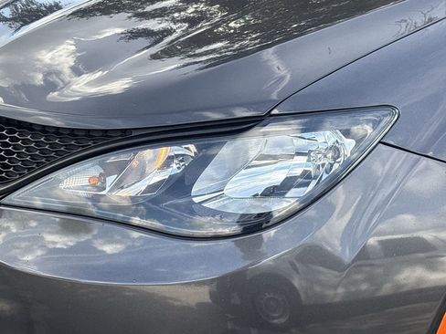 Used 2021 Chrysler Voyager LX image 6