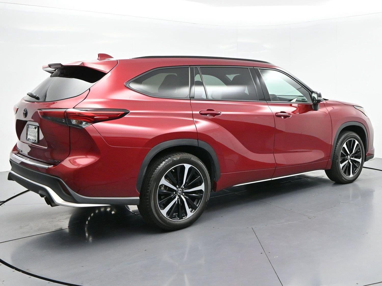 Used 2022 Toyota Highlander XSE AWD/4WD image 7