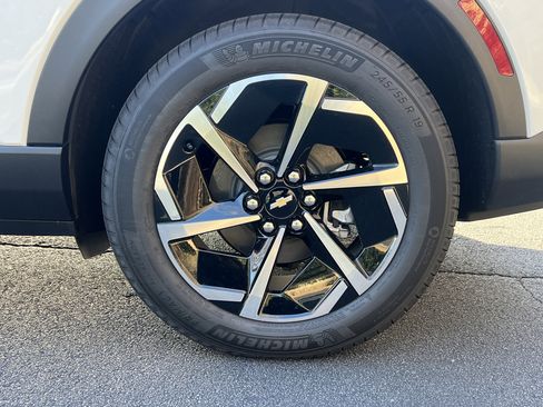 New 2026 Chevrolet Equinox EV LT AWD/4WD image 13