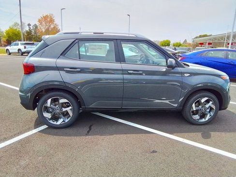 New 2025 Hyundai Venue SEL image 9