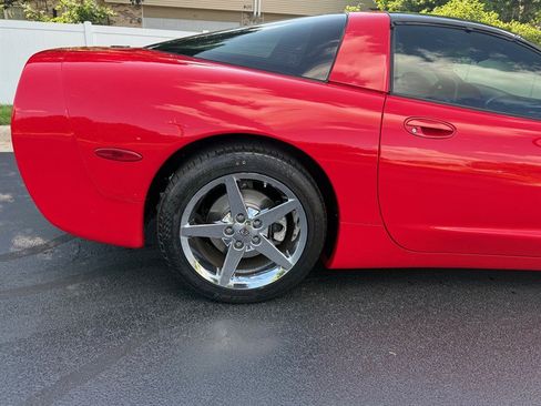 Used 1998 Chevrolet Corvette Coupe w/ Memory Pkg RWD image 27