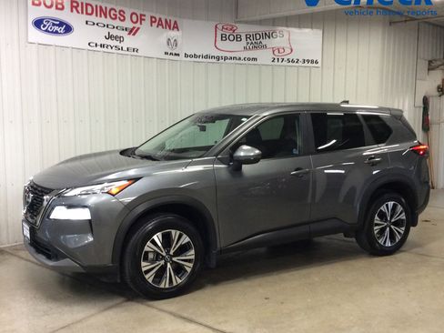 Used 2022 Nissan Rogue SV image 1