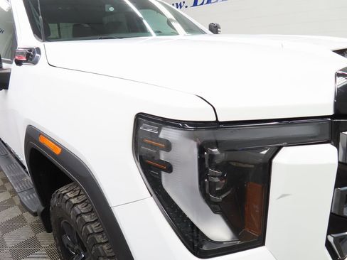 Used 2024 GMC Sierra 2500 AT4 w/ AT4 Preferred Package image 31