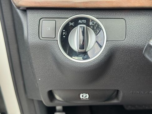 Used 2013 Mercedes-Benz E 350 Sedan image 18