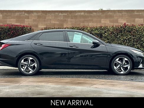 Used 2022 Hyundai Elantra SEL w/ Convenience + Premium Package image 3