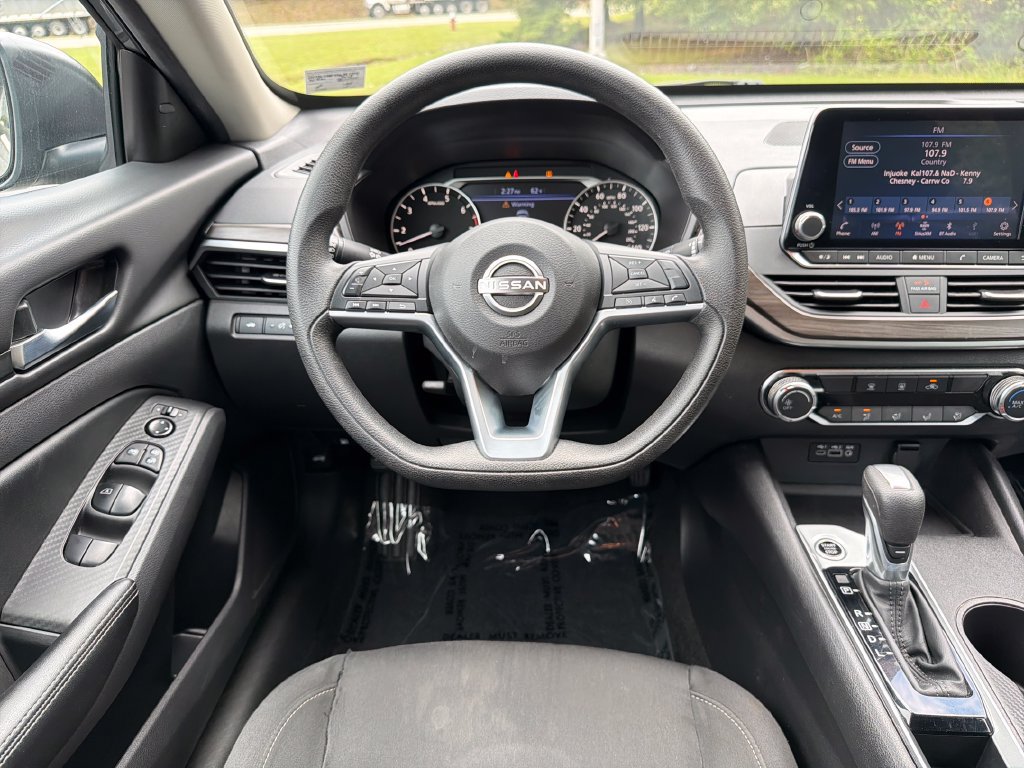 Used 2025 Nissan Altima 2.5 SV FWD image 25