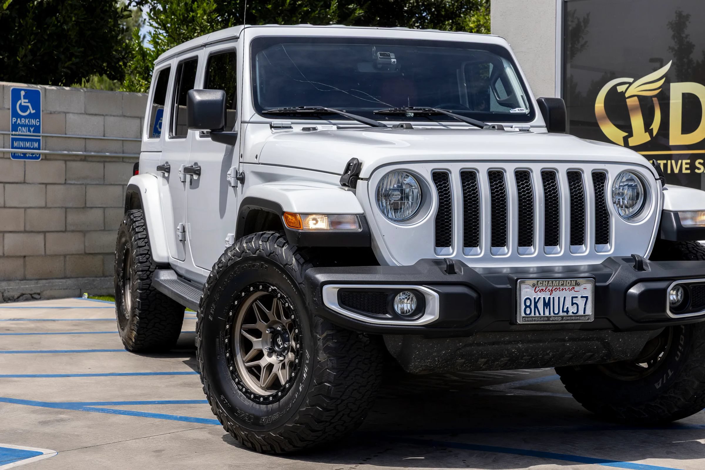 Used 2019 Jeep Wrangler Unlimited Sahara AWD/4WD image 3
