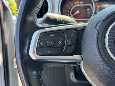 Used 2018 Jeep Wrangler Unlimited Sahara w/ Dual Top Group AWD/4WD image 19