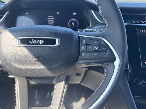 Used 2023 Jeep Grand Cherokee L Laredo image 15
