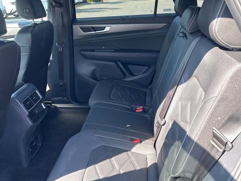 Used 2025 Volkswagen Atlas Cross Sport SE image 11