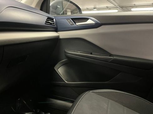 Used 2023 Volkswagen Taos SE w/ Panoramic Sunroof Package AWD/4WD image 31