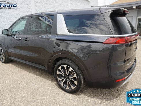 Used 2023 Kia Carnival EX FWD image 8