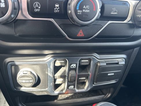 Used 2020 Jeep Gladiator Sport w/ Quick Order Package 24S image 27