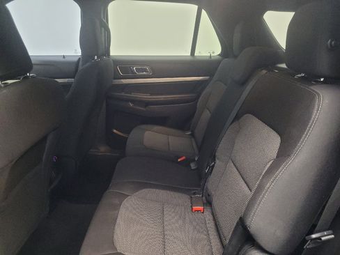 Used 2019 Ford Explorer XLT FWD image 18