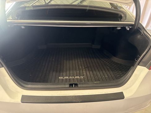 Used 2019 Toyota Camry SE FWD image 10