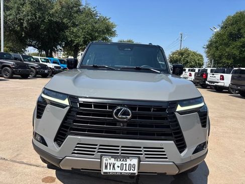 Used 2024 Lexus GX 550 AWD/4WD image 3