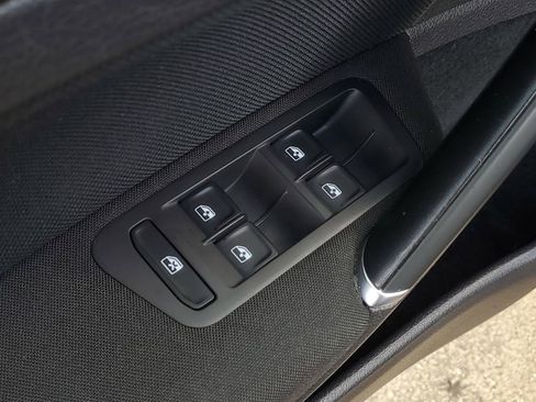 Used 2020 Volkswagen GTI S image 11