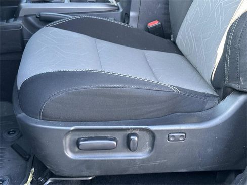 Used 2022 Toyota Tacoma TRD Off-Road image 17