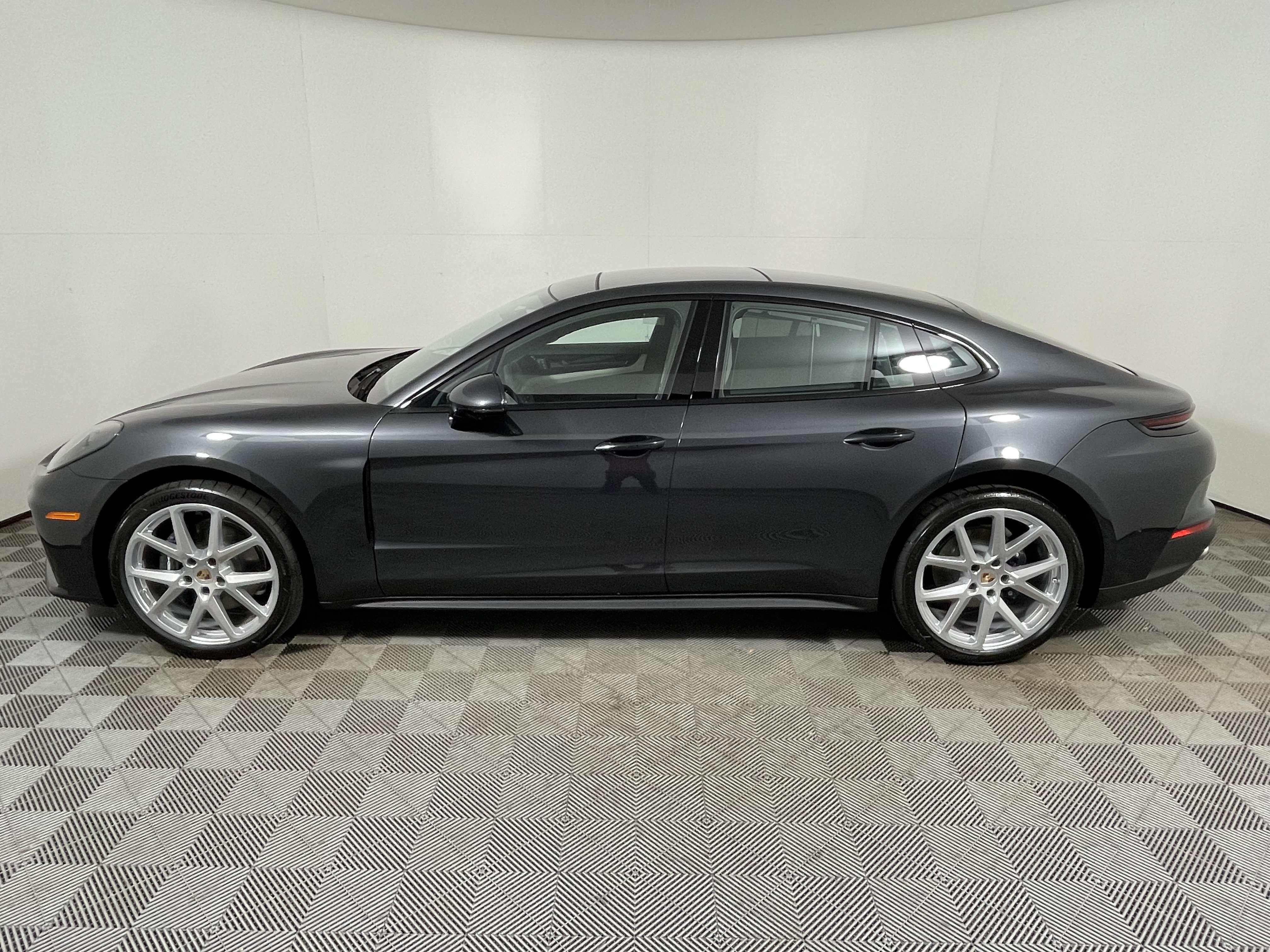 New 2026 Porsche Panamera RWD image 2