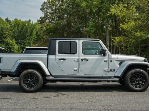 Used 2023 Jeep Gladiator Sport AWD/4WD image 4