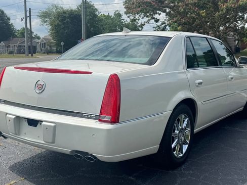 Used 2011 Cadillac DTS Luxury FWD image 7