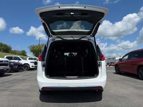 New 2026 Chrysler Pacifica Select image 27
