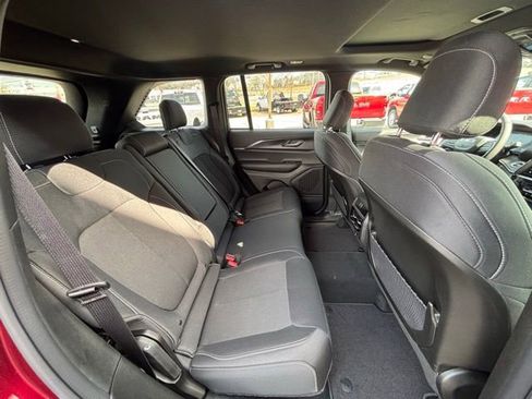 New 2026 Jeep Grand Cherokee Laredo image 9