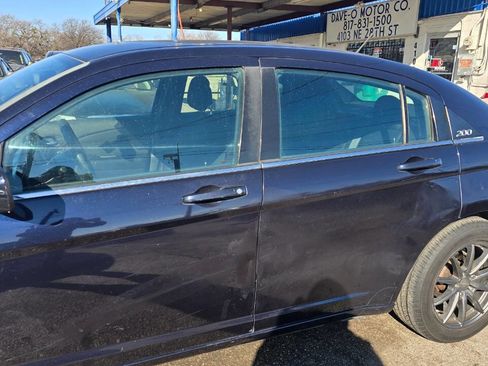 Used 2012 Chrysler 200 Touring image 2