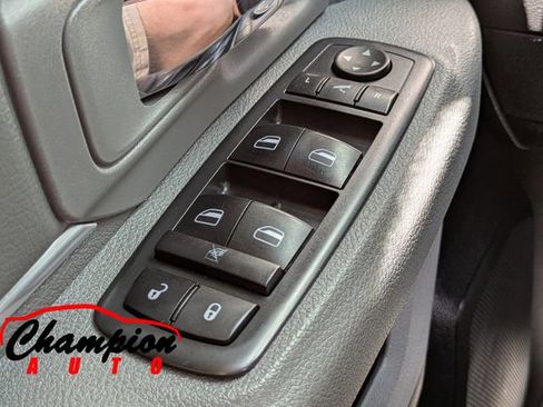 Used 2018 RAM 1500 SLT image 24