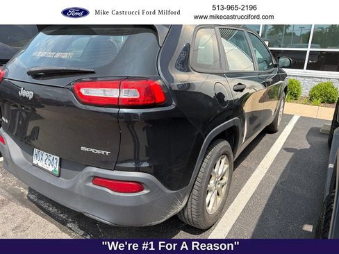 Used 2017 Jeep Cherokee Sport AWD/4WD image 4