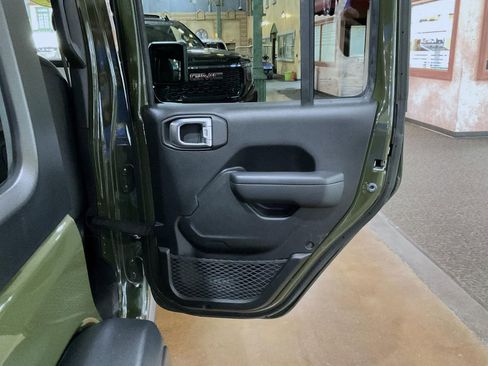 Used 2024 Jeep Wrangler Unlimited Sport AWD/4WD image 17