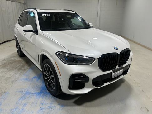 Used 2023 BMW X5 M50i w/ Executive Package image 3