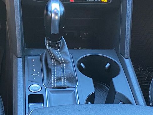 Used 2021 Volkswagen Atlas Cross Sport SE image 8