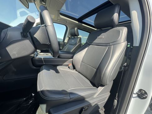 New 2025 Ford Expedition Max Platinum w/ Driver's Package image 21