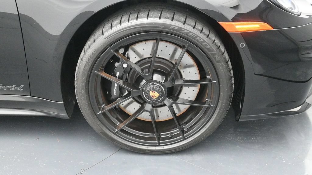 Certified 2026 Porsche 911 Targa 4 GTS AWD/4WD image 13