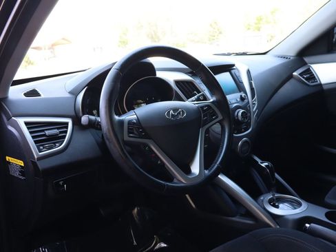 Used 2017 Hyundai Veloster FWD image 15