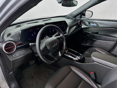 Used 2024 Chevrolet Trax RS FWD image 10