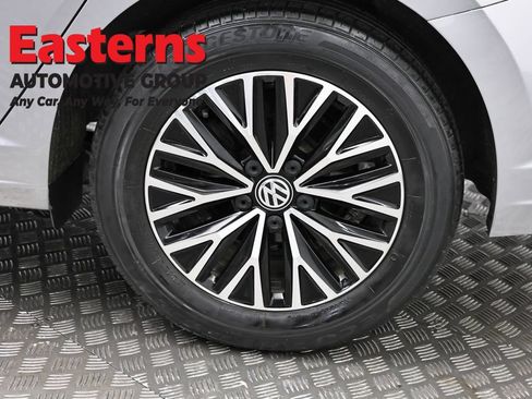 Used 2020 Volkswagen Jetta SE w/ SE Cold Weather Package FWD image 33
