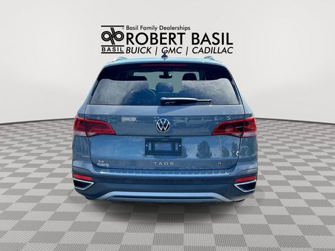 Used 2023 Volkswagen Taos SE w/ Panoramic Sunroof Package AWD/4WD image 7