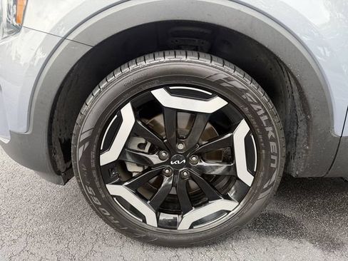 Certified 2024 Kia Telluride EX w/ EX Captain's Chair Package FWD image 48
